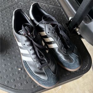 Adidas Women’s 10 Black Sambas